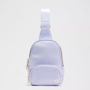 Lululemon Everywhere Sling Bag serene blue